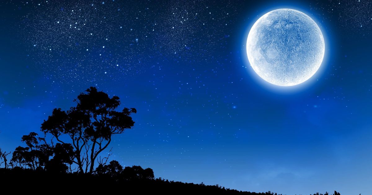 Chand Ke Upar Shayari